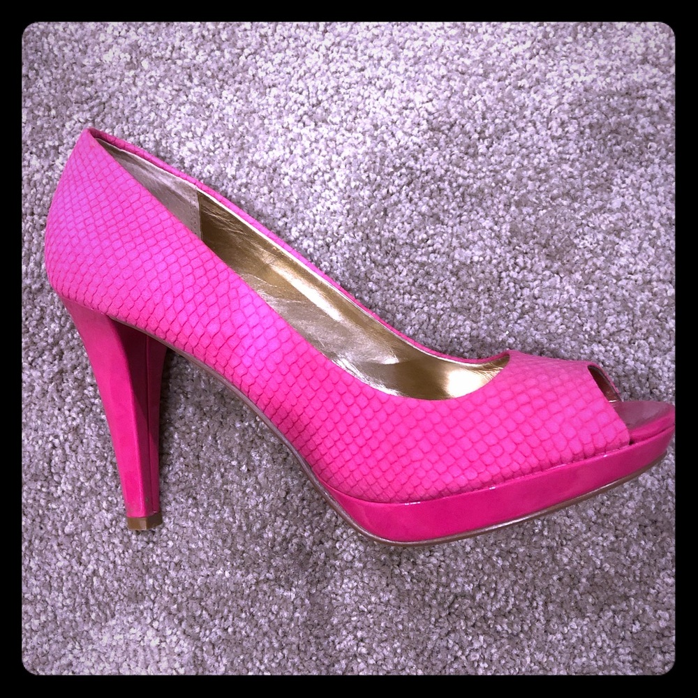 Pink peep-toe pumps